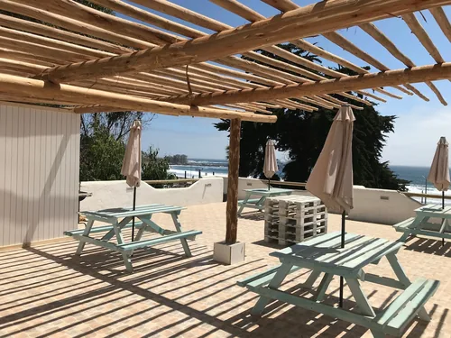Pérgola de la terraza común mirando al mar